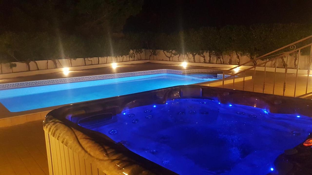 Sunset Villa By Laranjal Rentals Olhos de Agua  Exterior photo